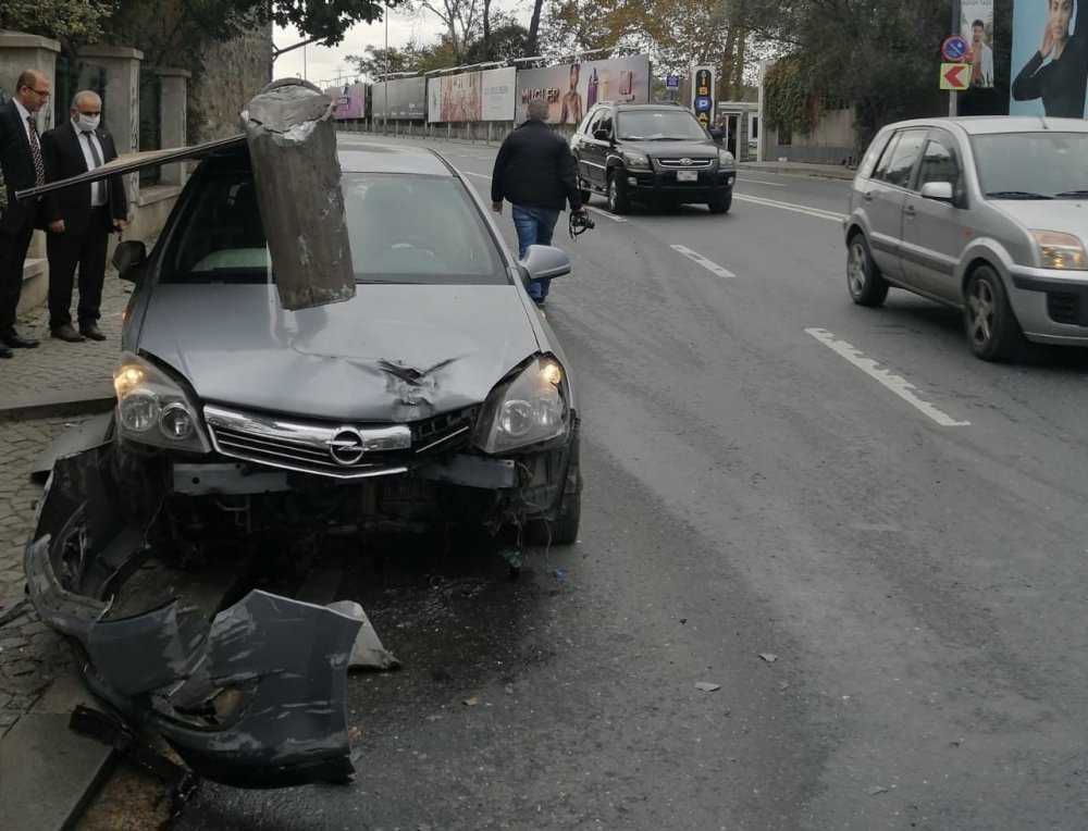 Beşiktaş Anadolu Lisesi müdürünün yaşadığı kaza kamerada