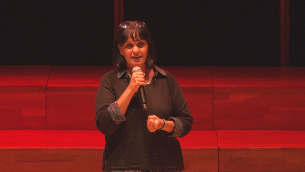 Depremde ölen ikizler için düzenlenen anma gecesinde duygu dolu anlar yaşandı