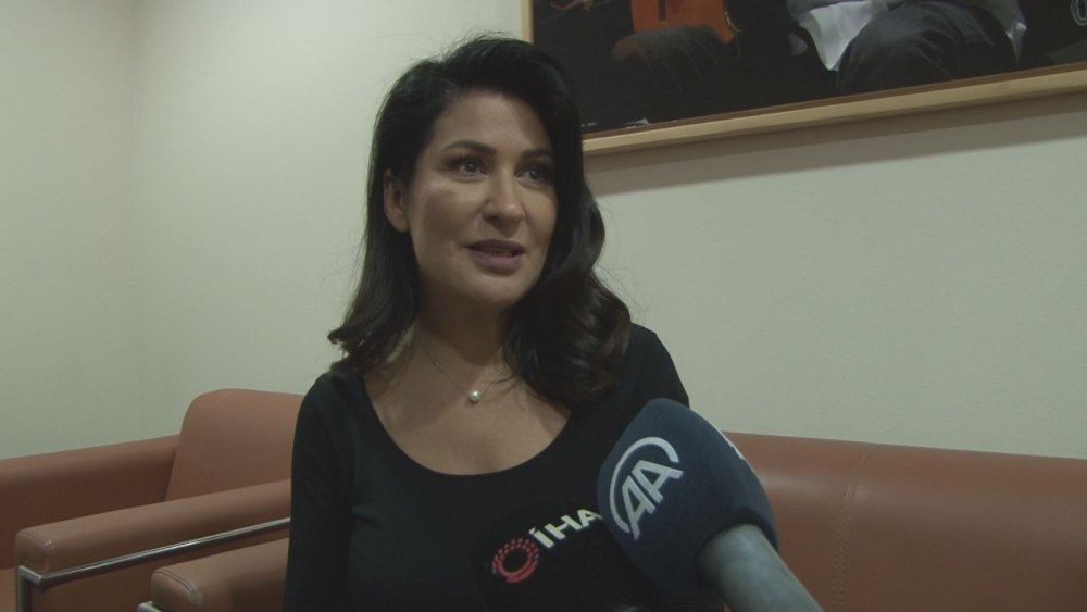 Depremde ölen ikizler için düzenlenen anma gecesinde duygu dolu anlar yaşandı