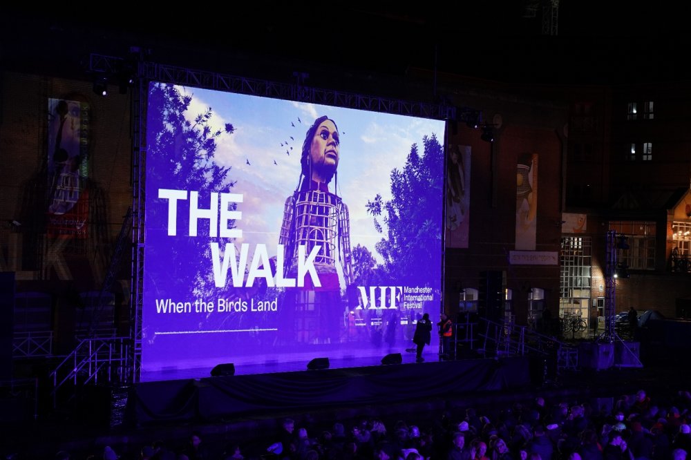 Mülteci çocuk kuklası "Emel" yolculuğunu tamamladı