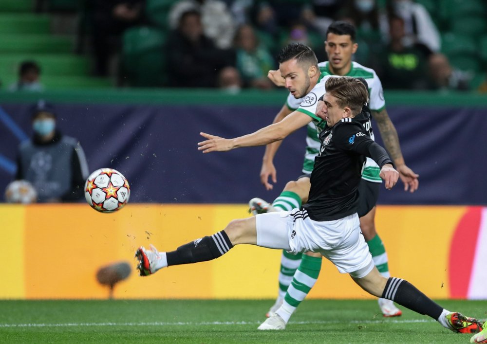 UEFA Şampiyonlar Ligi: Sporting: 3 - Beşiktaş: 0 (İlk yarı)