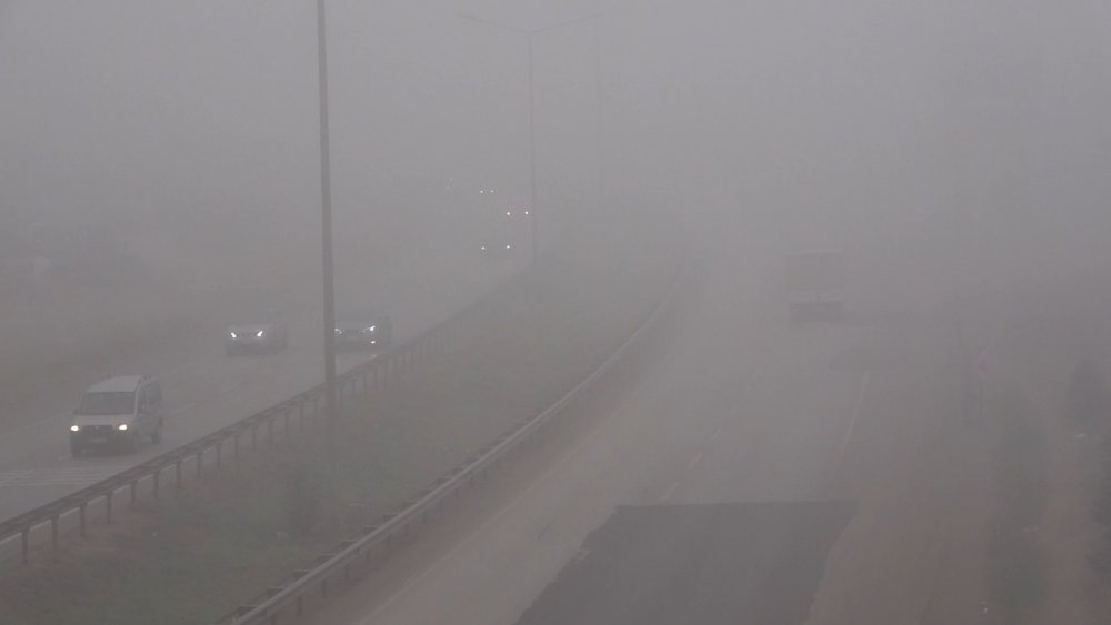 43 ilin geçiş güzergahında yoğun sis: Görüş mesafesi 40 metreye kadar düştü
