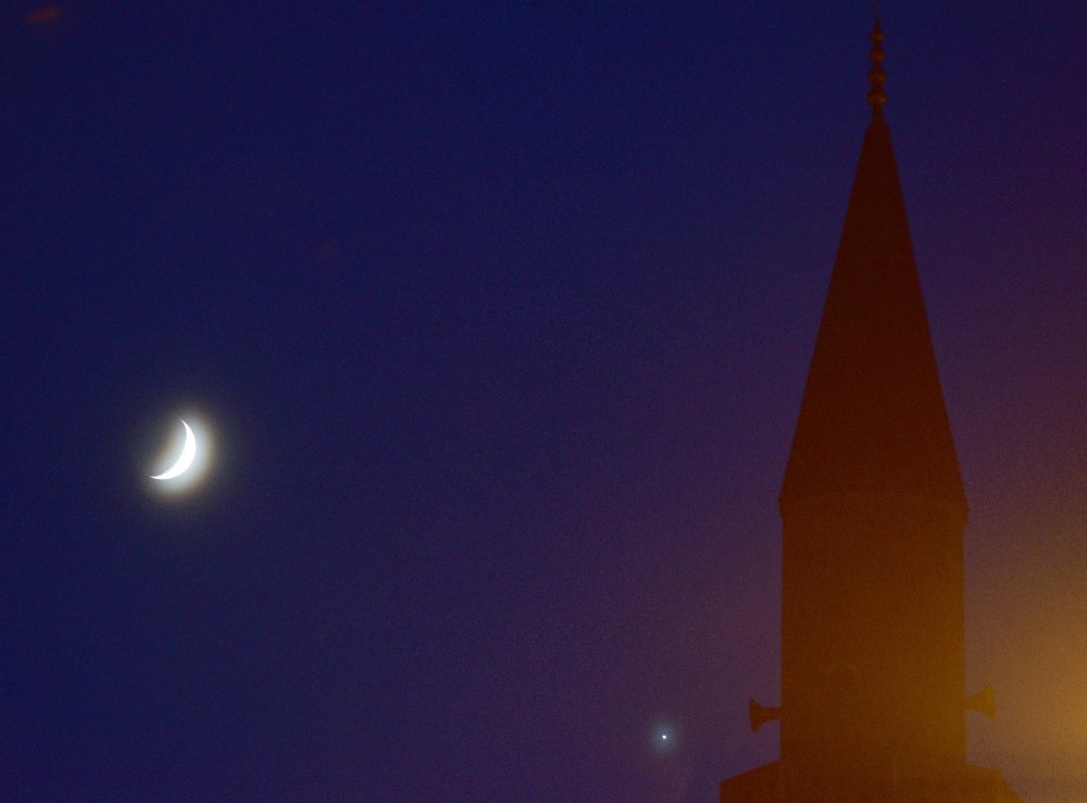 Ahlat’ta hilal izleyenleri mest etti