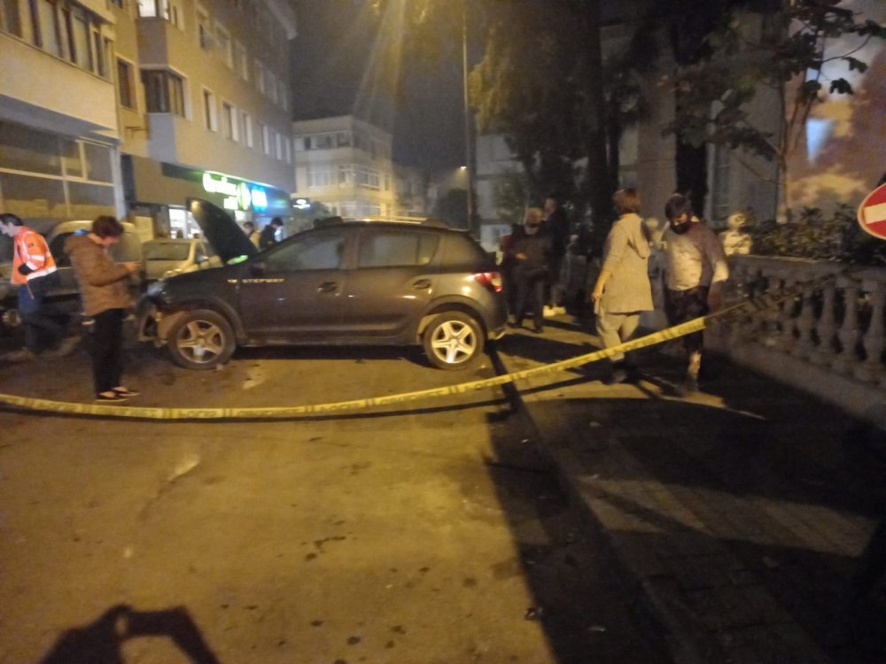 Üsküdar’da hızla ters yöne giren otomobil sürücüsü dehşet saçtı: 1 yaralı