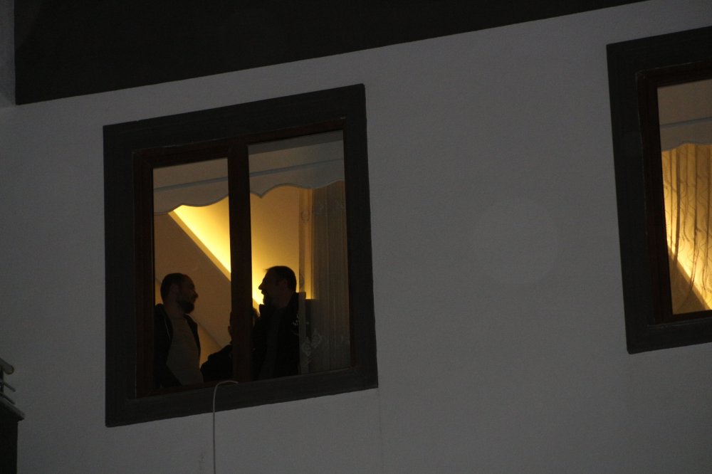 Şehidin baba ocağı Türk bayraklarıyla donatıldı