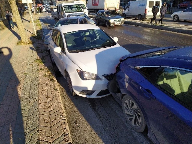 Buzlanma zincirleme kazaya neden oldu