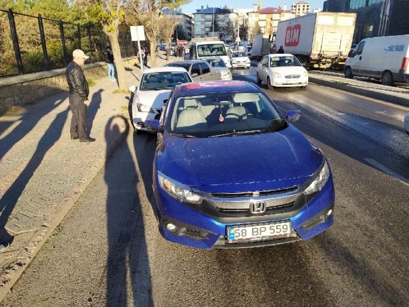 Buzlanma zincirleme kazaya neden oldu