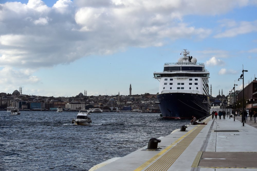 Dev kruvaziyer gemisi İstanbul’a demirledi