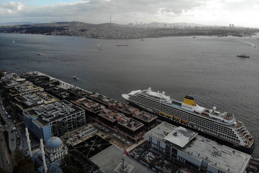 Dev kruvaziyer gemisi İstanbul’a demirledi