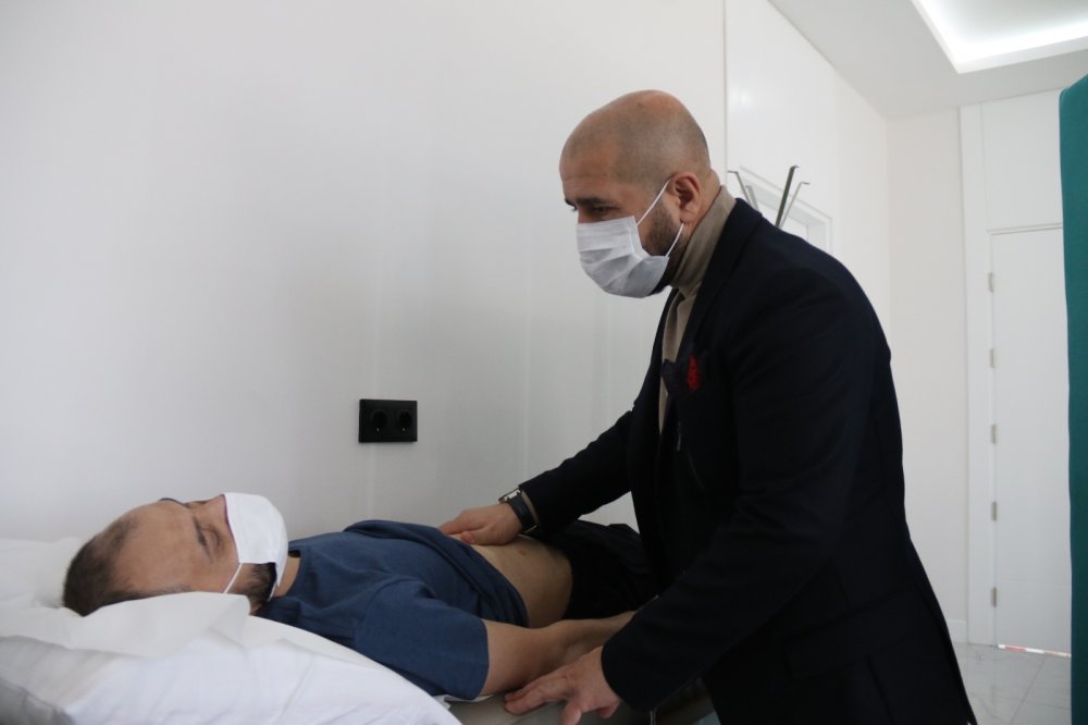 Karnından 2 kiloluk 20 santimetre büyüklüğünde tümör çıktı