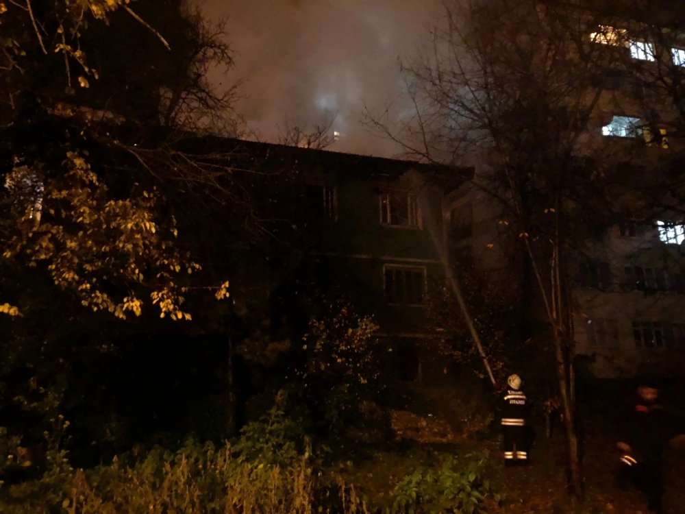 Son 2 yılda kimsenin oturmadığı iki katlı ev yandı