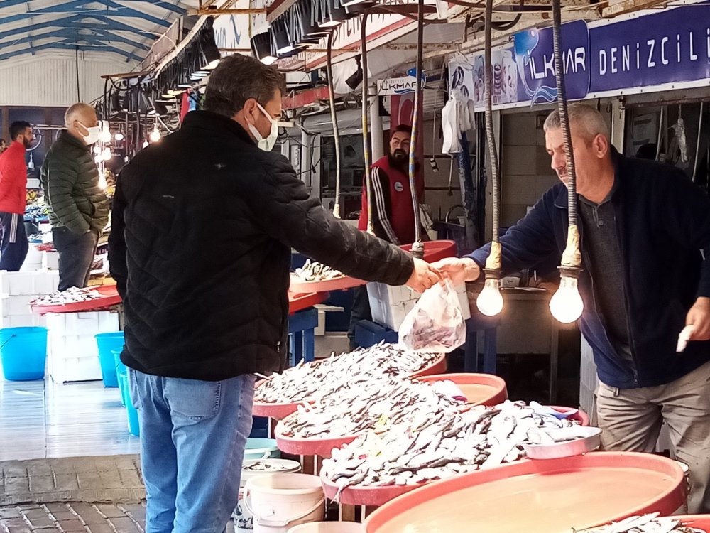 Balık fiyatları güzel havaya rağmen düşmüyor