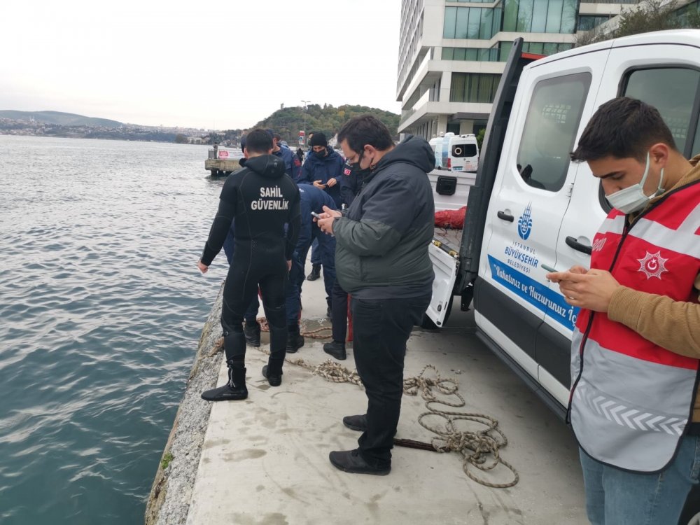 Kaçak avlanılan 2 ton midye çuvallar içinde denize saklandı