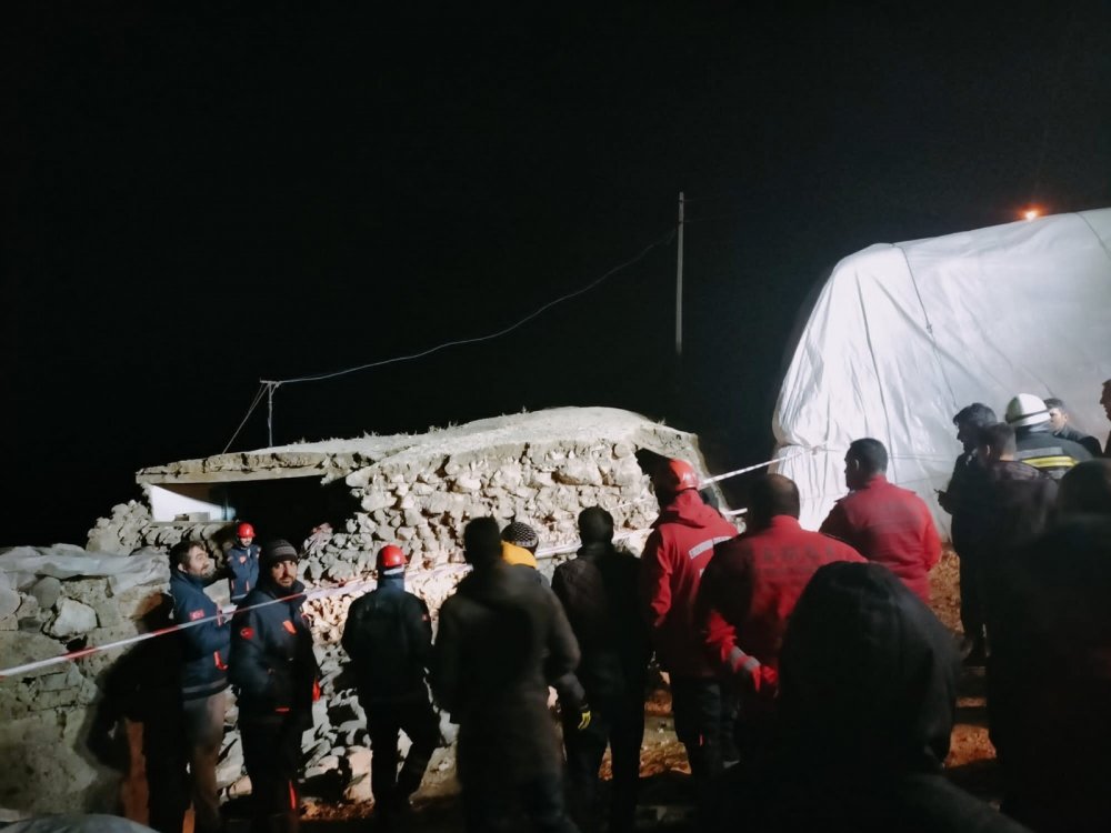 Depremde 45 evde hasar tespit edildi