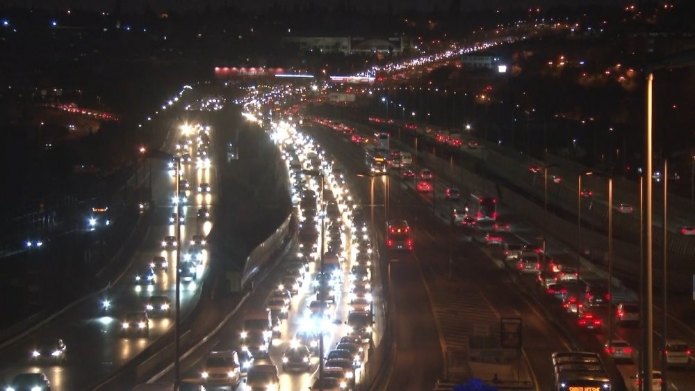 Okullar açıldı, trafik yoğunluğu arttı