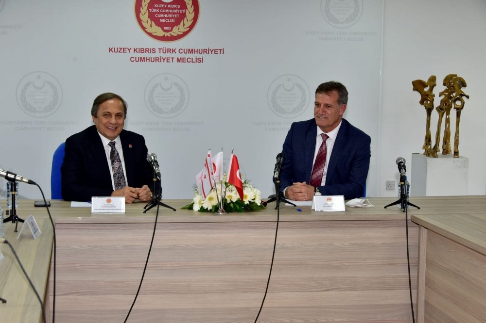 CHP’li belediye başkanları KKTC’de siyasi partiler ile bir araya geldi