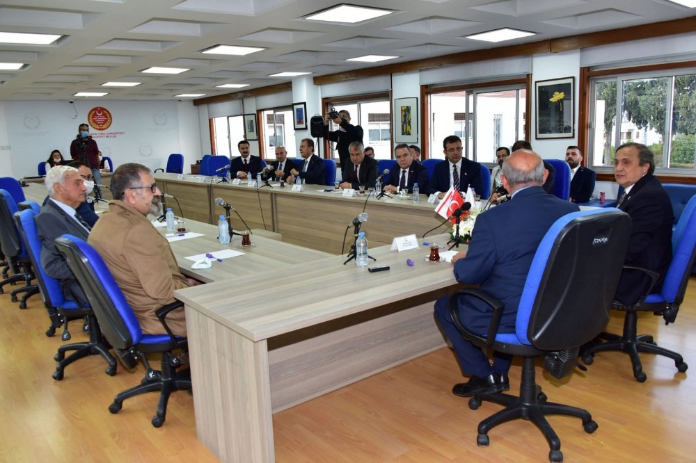 CHP’li belediye başkanları KKTC’de siyasi partiler ile bir araya geldi