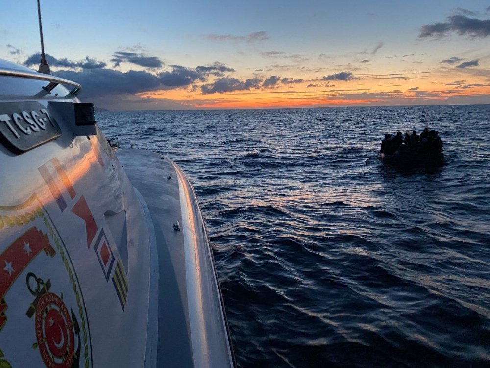 274 Düzensiz Göçmen Kurtarıldı