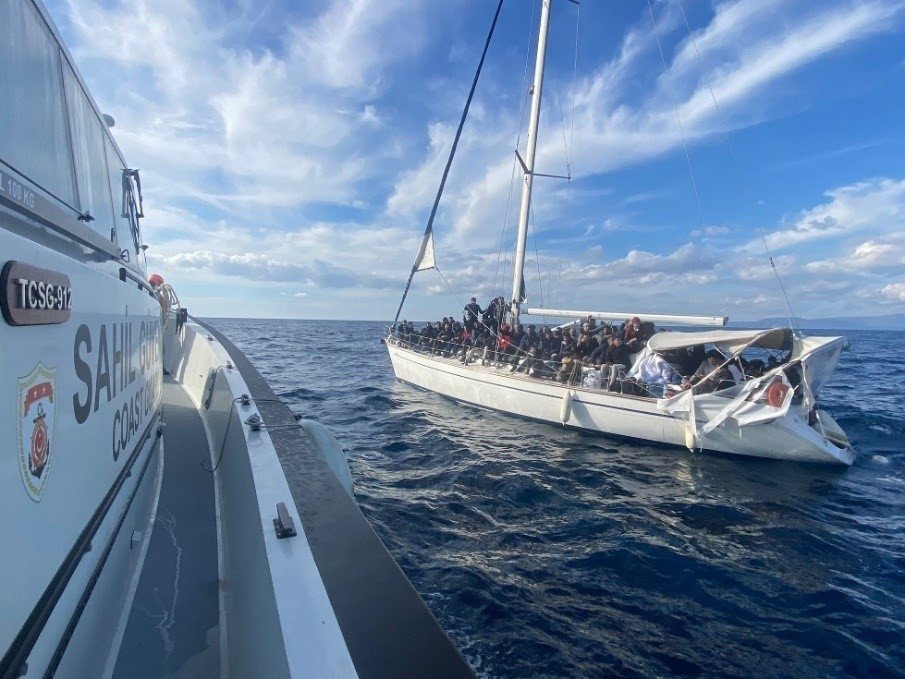 274 Düzensiz Göçmen Kurtarıldı