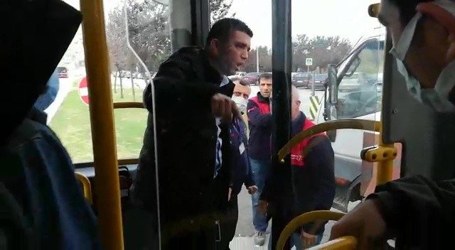 Yolda kamyonet terörü: Ring otobüsündeki 10’larca öğrencinin hayatını tehlikeye attı