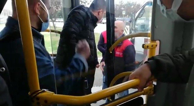 Yolda kamyonet terörü: Ring otobüsündeki 10’larca öğrencinin hayatını tehlikeye attı