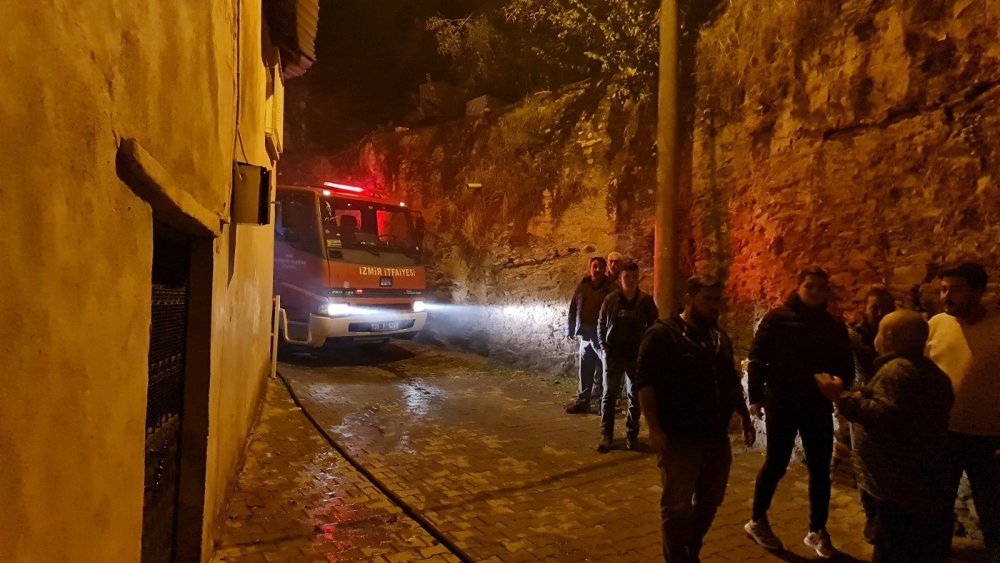 Tire’de müstakil ev çıkan yangında küle döndü