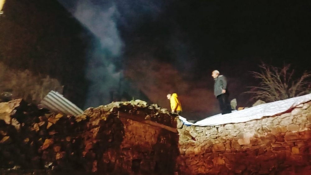 Erzurum'da Alevler 2 Katlı Metruk Binayı Kül Etti