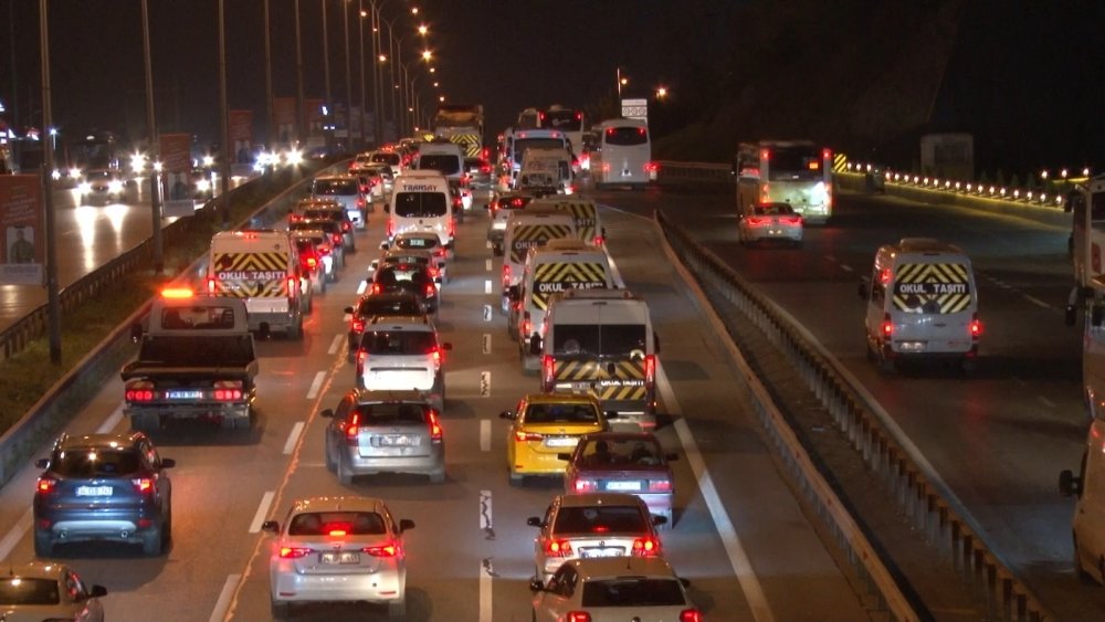 İstanbul’da haftanın ilk iş gününde trafik yoğunluğu