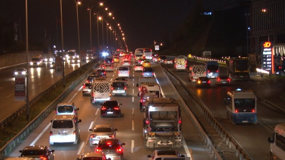 İstanbul’da haftanın ilk iş gününde trafik yoğunluğu