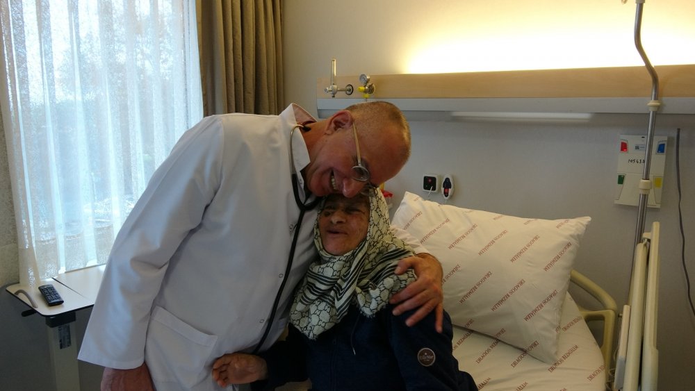 Pandemiyi bahane edip ameliyattan kaçan Huriye teyze, üç ameliyat birden oldu