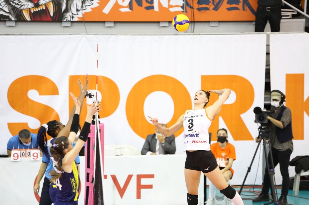 Derbinin galibi Eczacıbaşı Dynavit