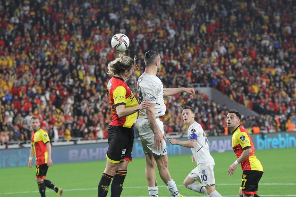 Spor Toto Süper Lig: Göztepe: 1 - Fenerbahçe: 1 (Maç sonucu)