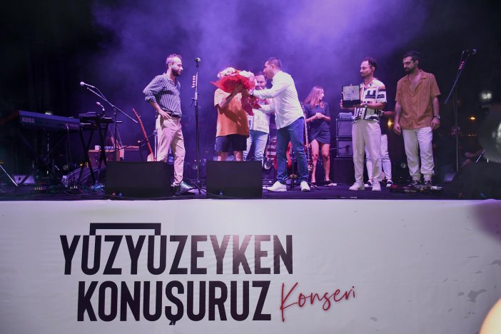 yuzyuzeyken-konusuruz-konser-7-kopya.jpg