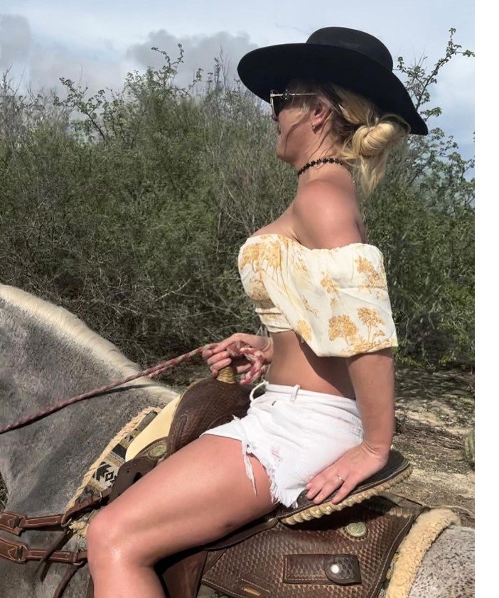 britney-spears-yilan-dovmesini-oyle-bir-yere-yaptirdi-ki-1.jpg