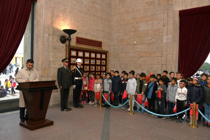cumhuriyet-100-yil-anitkabir-gezisi-12.jpeg