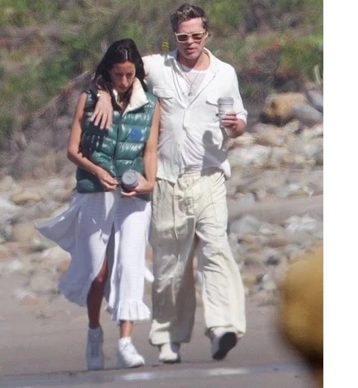 angelina-jolieden-bosanamayan-brad-pitt-yeni-aska-yelken-acti.webp
