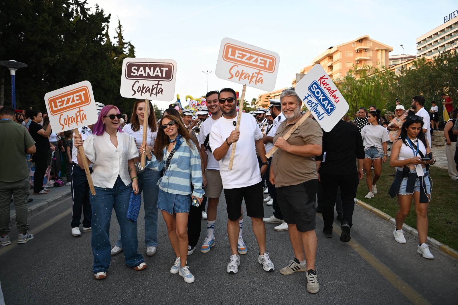 sokak-festivali-kortej-11.jpeg