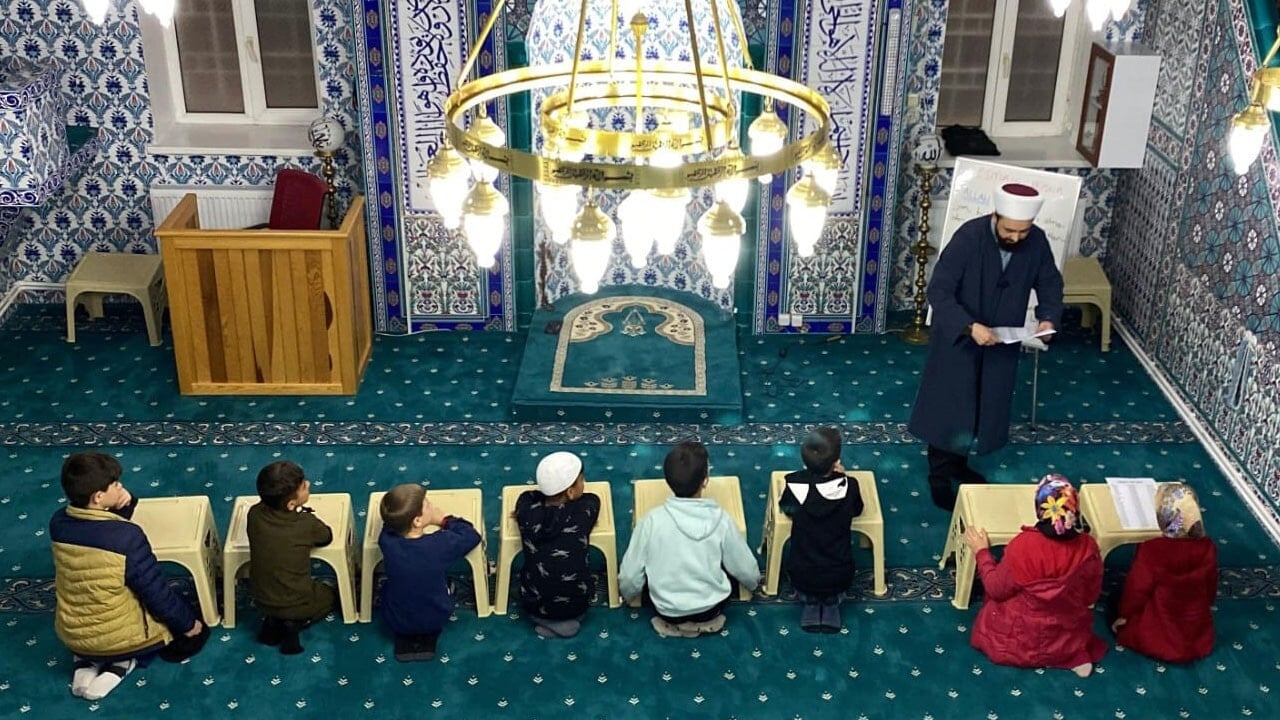 kirkada-ramazan-nesesi-camiler-cocuk-acti-2h1771943578-5f2af7.jpg