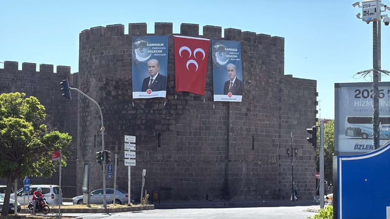 devlet-bahceli-diyarbakir-pankart-001.jpg