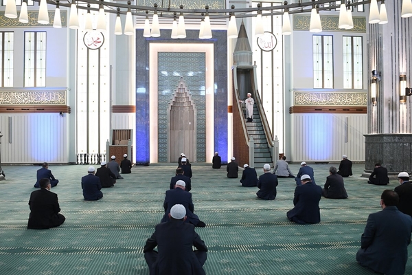 diyanetin-cuma-namazindaki-kriteri-merak-ediliyor-002.jpg