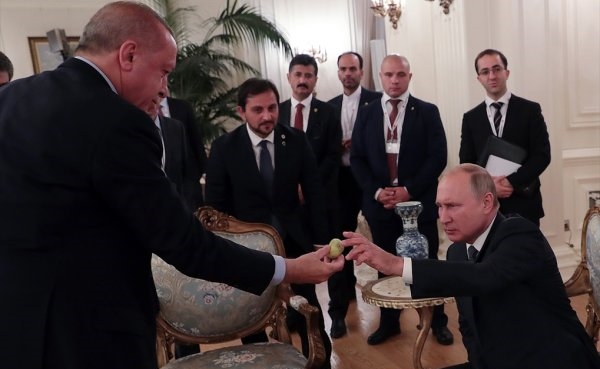 erdogan,-putin-ve-ruhaniye-incir-ikram-etti,.jpg