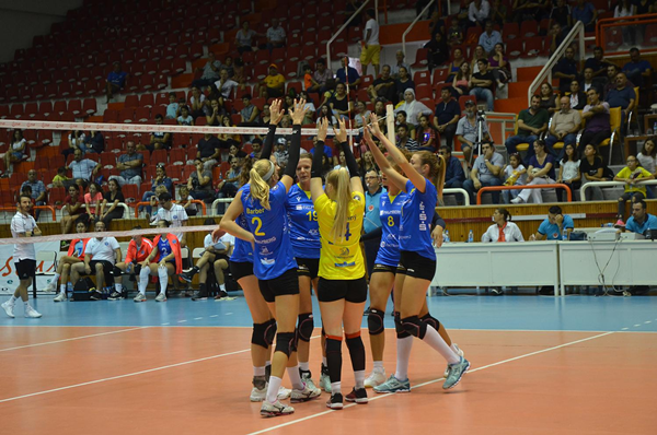 kusadasi-uluslararasi-voleybol-turnuvasinda-dostluk-kazandi,,,,.png